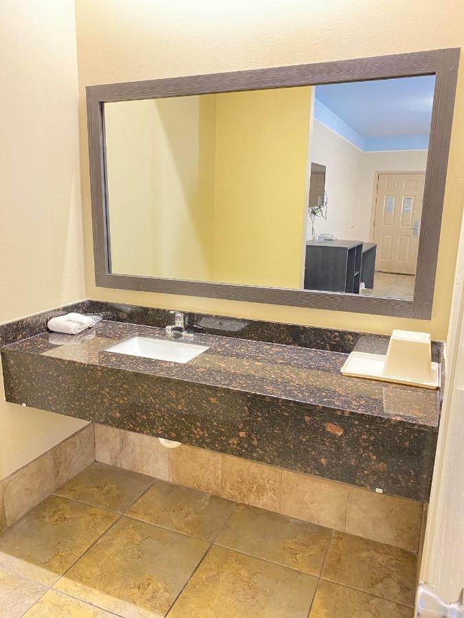 Texas Inn & Suites Mcallen At La Plaza Mall And Airport Exterior photo