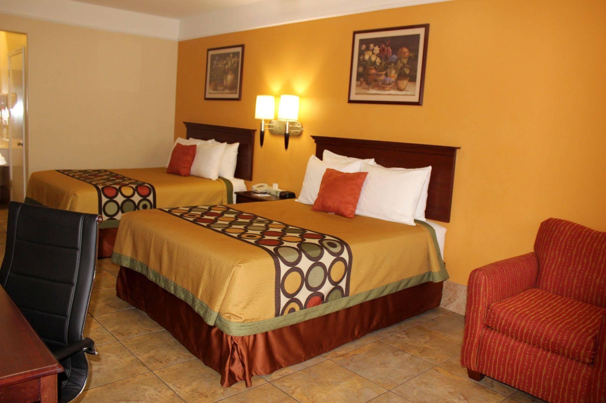 Texas Inn & Suites Mcallen At La Plaza Mall And Airport Exterior photo