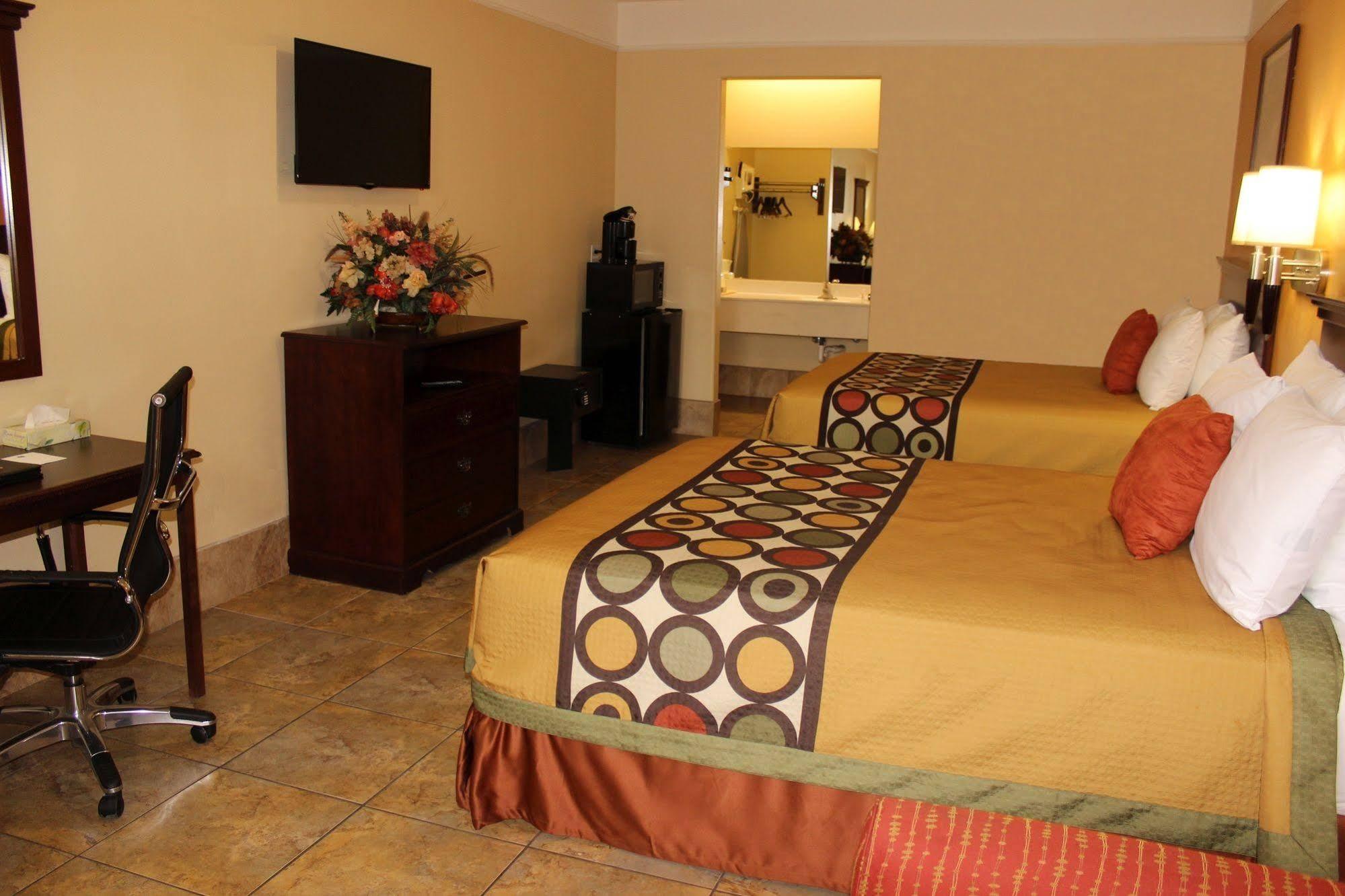 Texas Inn & Suites Mcallen At La Plaza Mall And Airport Exterior photo