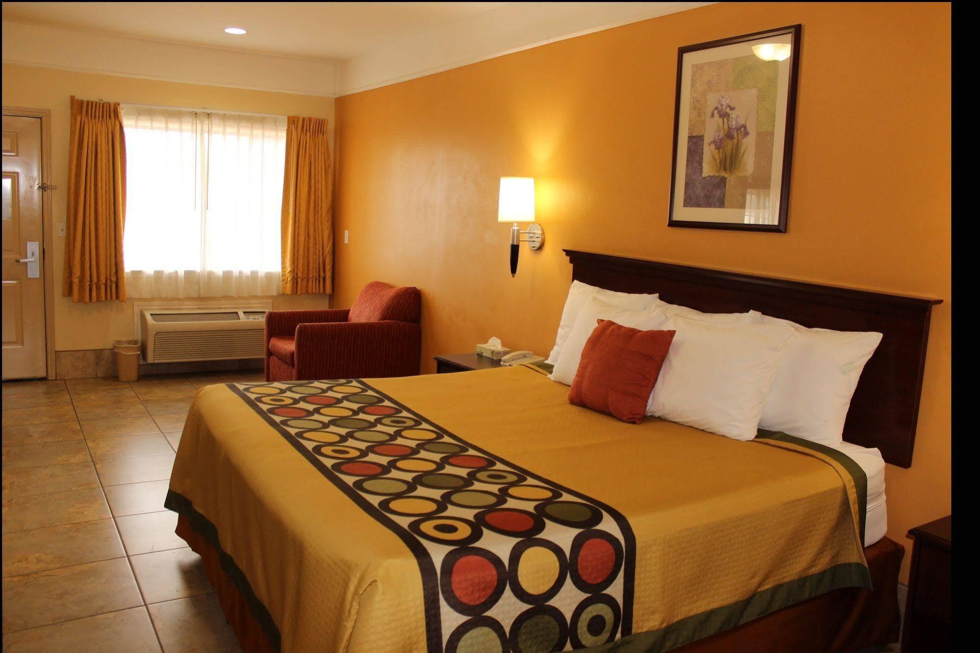Texas Inn & Suites Mcallen At La Plaza Mall And Airport Exterior photo