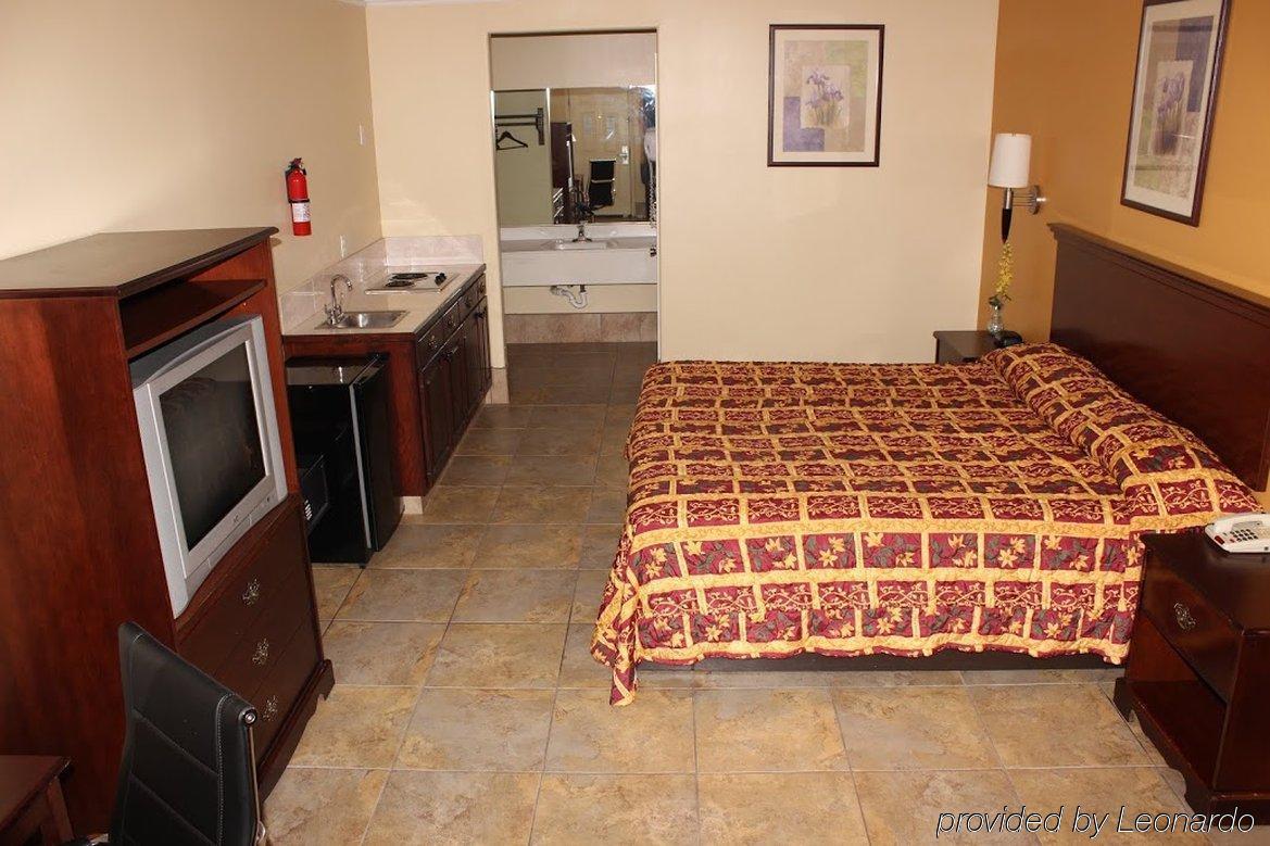 Texas Inn & Suites Mcallen At La Plaza Mall And Airport Exterior photo