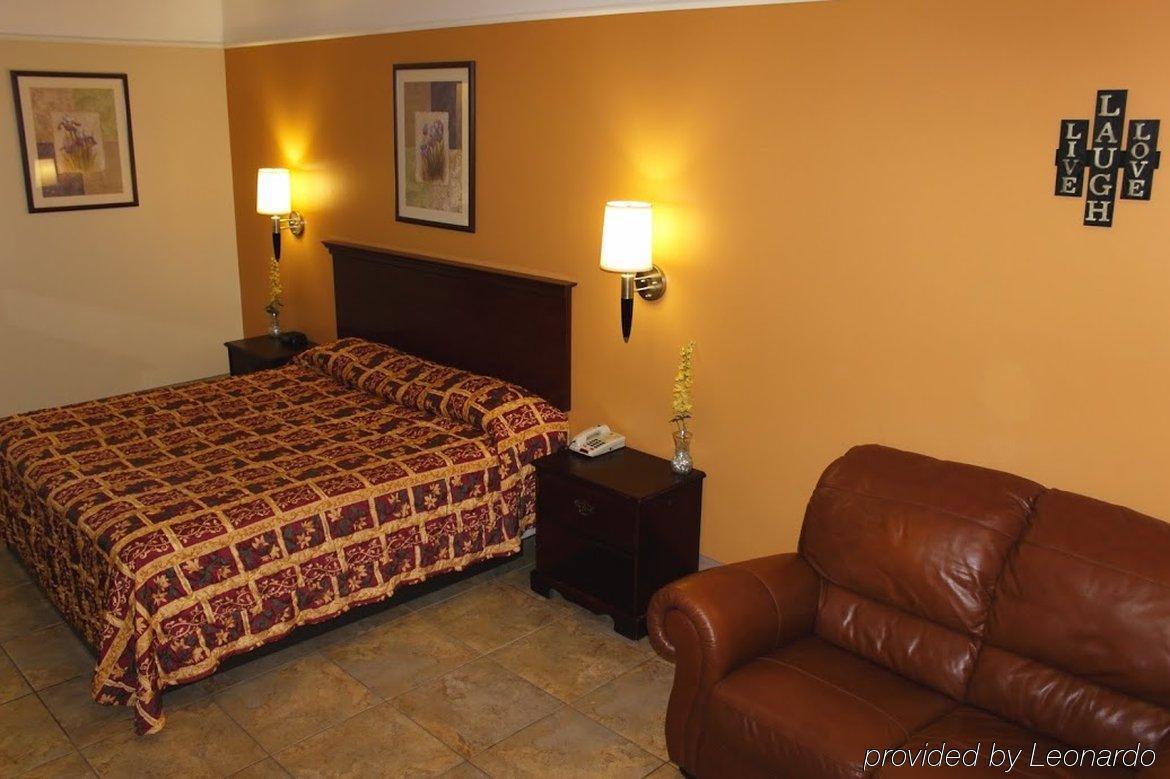 Texas Inn & Suites Mcallen At La Plaza Mall And Airport Exterior photo