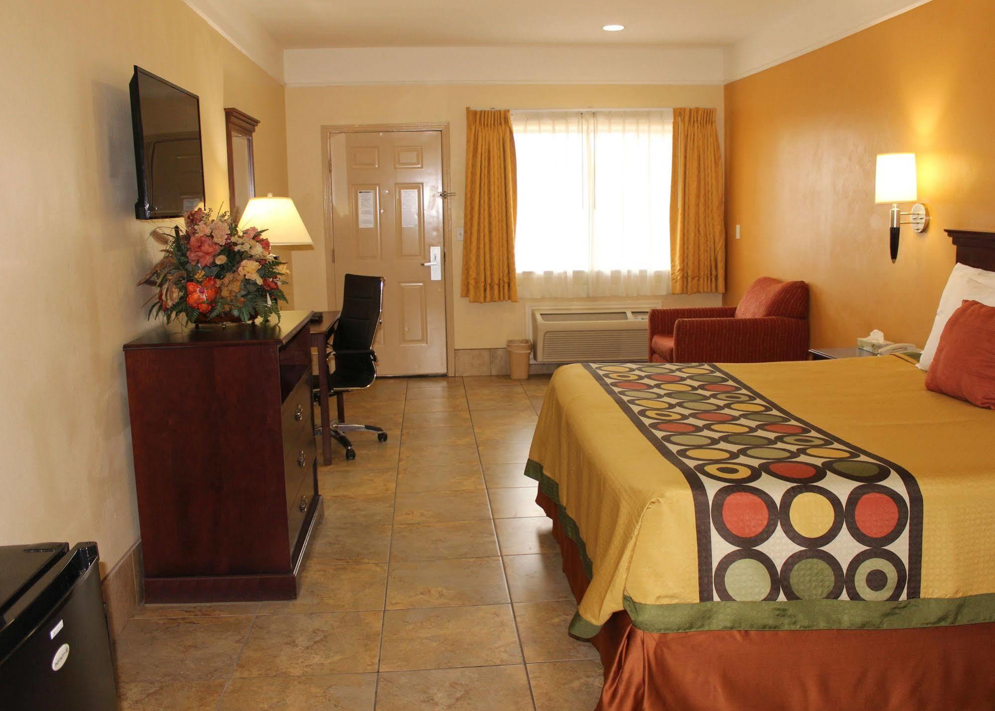 Texas Inn & Suites Mcallen At La Plaza Mall And Airport Exterior photo