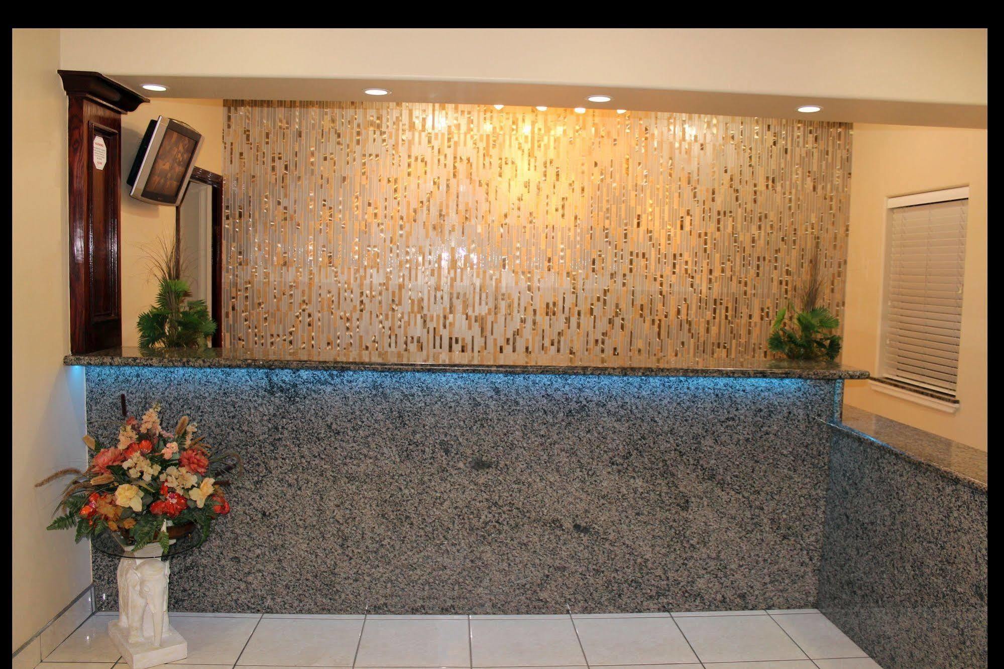 Texas Inn & Suites Mcallen At La Plaza Mall And Airport Exterior photo