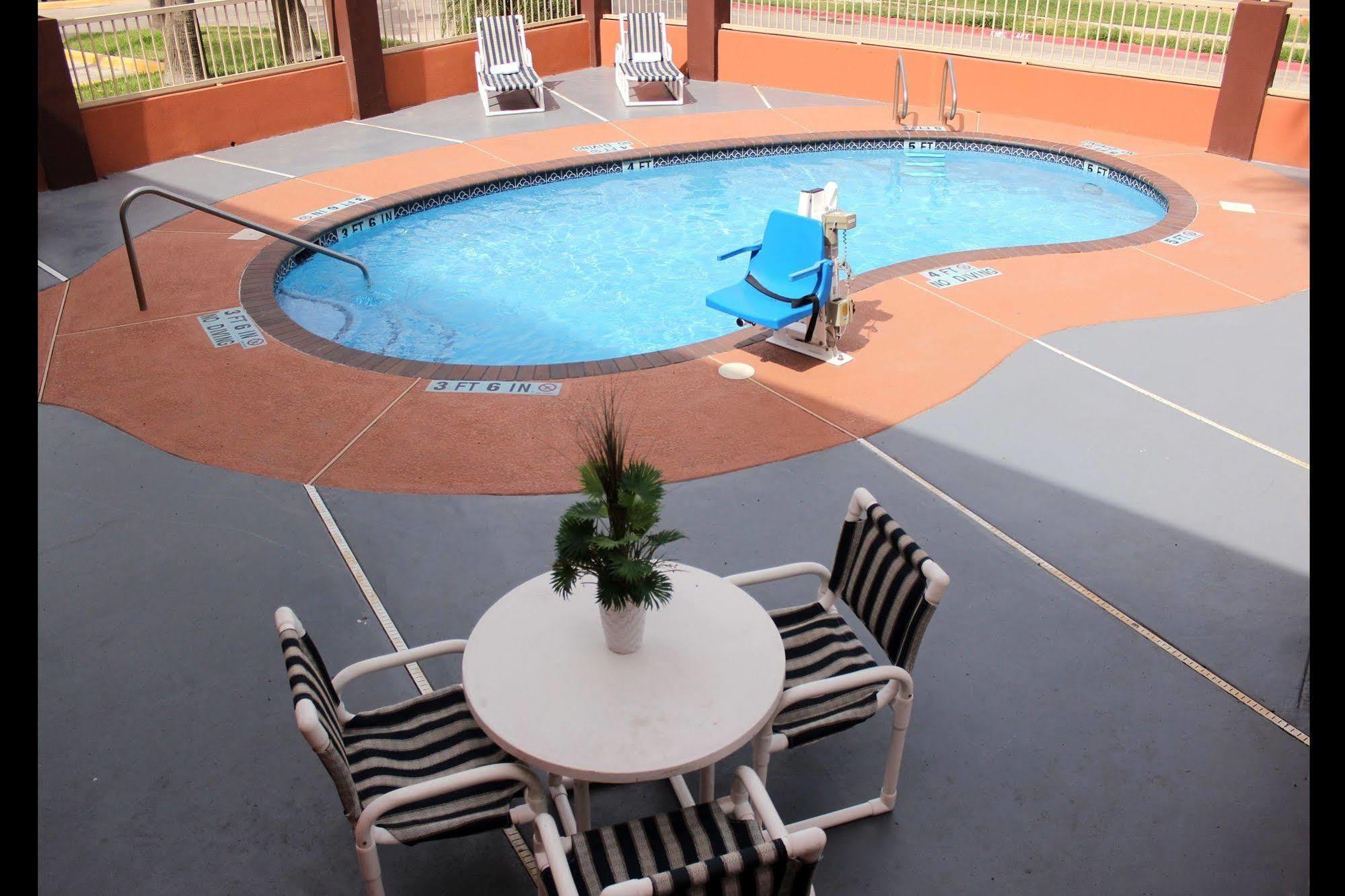 Texas Inn & Suites Mcallen At La Plaza Mall And Airport Exterior photo